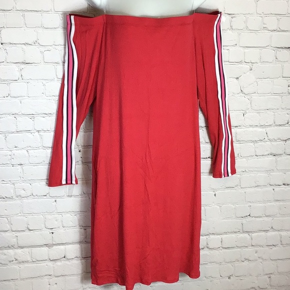 Charlotte Russe Dresses & Skirts - 🛍$10 SALE🛍Charlotte Russe Off Shoulder Red dress
